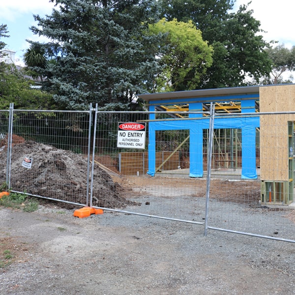 do you deliver and set up temporary fencing and what's the cost for these services in Hilmar-Irwin CA